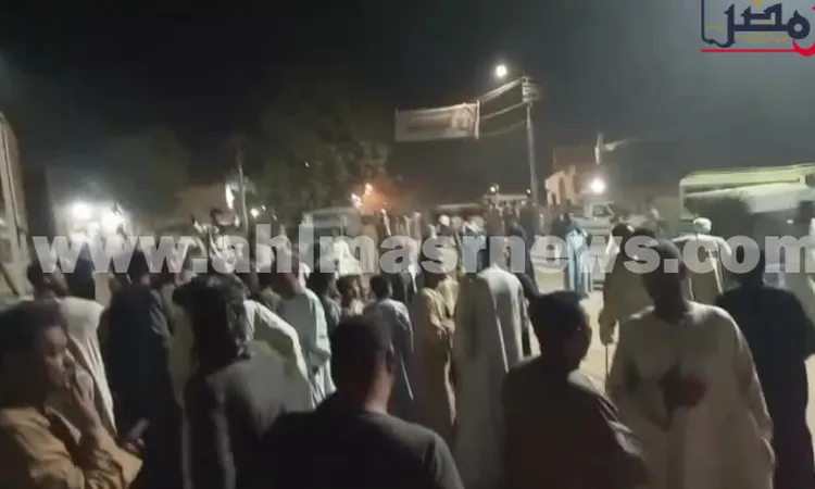 قبل غلق التصويت بدقائق ..تكدس المواطنين أمام لجنة بالدير جنوب الأقصر للإدلاء بأصواتهم فى انتخابات النواب