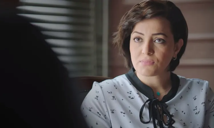 الفنانة رشا سامي تنفجر غضبًا: مقهورة بسبب تصرفات مخرج شهير