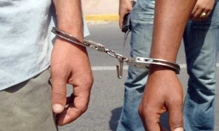 سقوط شقيقين وشريكهما بسوهاج بـ«صيد ثمين».. ضبط 11 كيلو حشيش وتحرير محضر بالتحريات العاجلة