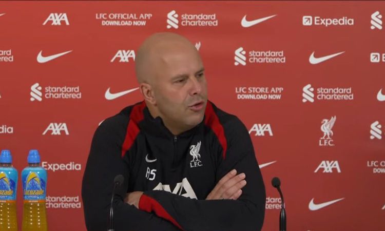 ليفربول يمنح أرني سلوت مهلة حتى نهاية العام لتحسين النتائج