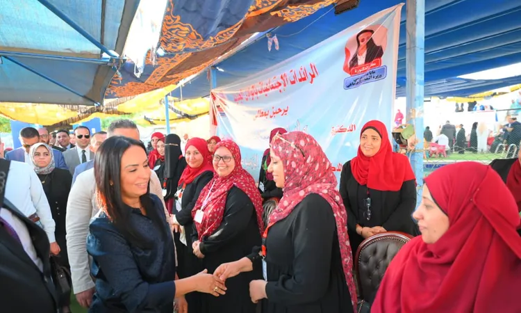 وزيرة التضامن تلتقي الرائدات الاجتماعيات بمحافظة الوادي الجديد