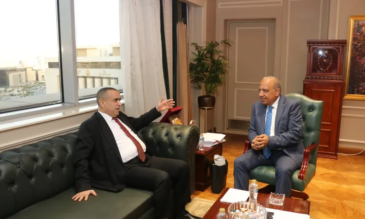 وزير الكهرباء يبحث مع نظيره الجزائري سبل دعم الشراكة والتعاون الثنائي