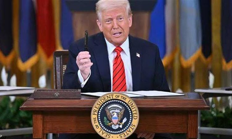 ترامب يتهم بايدن باستخدام التوقيع الآلى على الوثائق الرئاسية