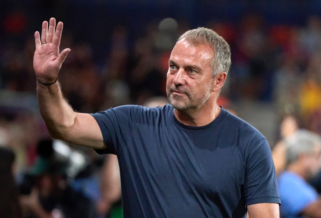 الحل في الدفاع.. كيف يخطط فليك لإنهاء أزمة برشلونة قبل مواجهة أتلتيك بلباو؟