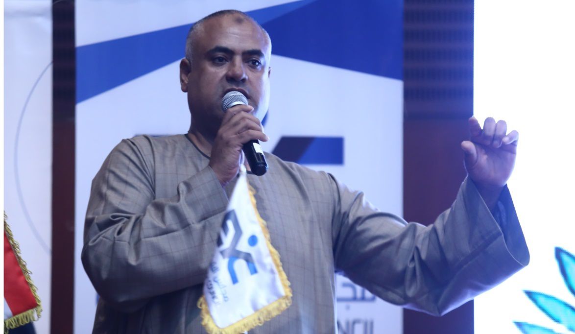 أبو اللوز لوزير الزراعة «أضرب بيد من حديد ونحن معك حفاظا علي ا…