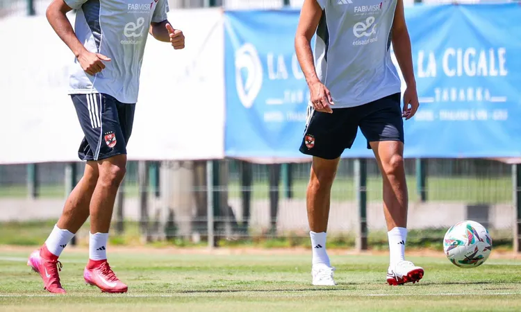 كنوز الأهلي المهدّدة بالدفن.. مواهب تتألق عالميًا وتغيب محليًا