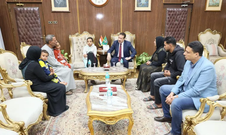 محافظ المنوفية: صرف 100 ألف جنيه مساعدة لأسرة شهيد الشهامة وتوفير فرصة عمل لزوجته كمصدر دخل ثابت