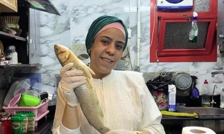 دفاع البلوجر أم مكة: تم الإفراج عنها وهي في طريقها لبيتها وأسرتها