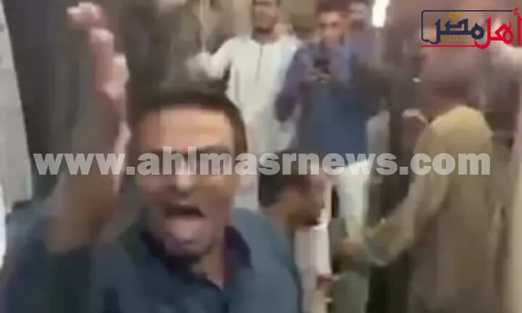 زوروها زوروها.. أنصار مرشحي الدائرة الثانية يحتجون على نتائج الحصر العددي بقنا