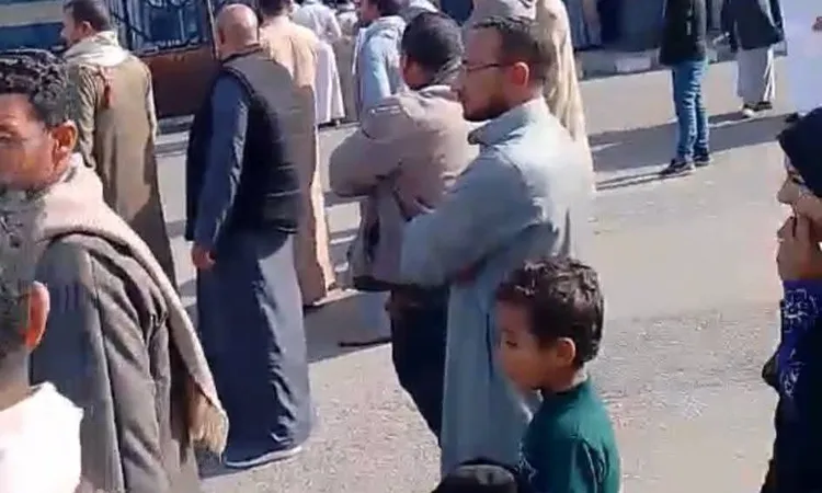 لحظة استلام جثامين 4 من ضحايا حادث السعودية تمهيدًا لدفنهم بالفيوم