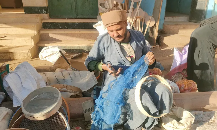 السوق ليه المال والدقيق له الغربال.. “أحمد” أصغر غرابلي قنا يروي حكايته مع مهنة الأجداد