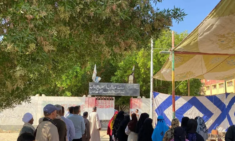 إقبال كبير على لجان الانتخاب بمحافظة الوادي الجديد.. “صور”