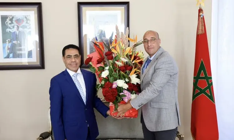 نائب رئيس نادي الجيش الملكي يستقبل بعثة الأهلي بمطار الرباط