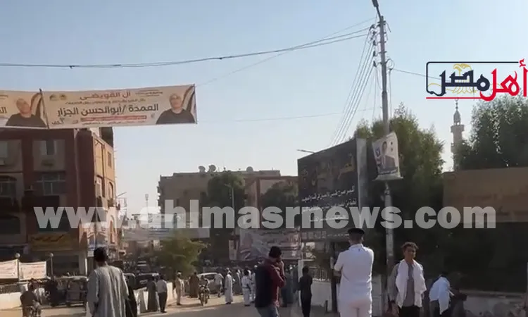 بعد غلقه من أنصار مرشح.. الأمن يعيد فتح طريق قنا – قفط