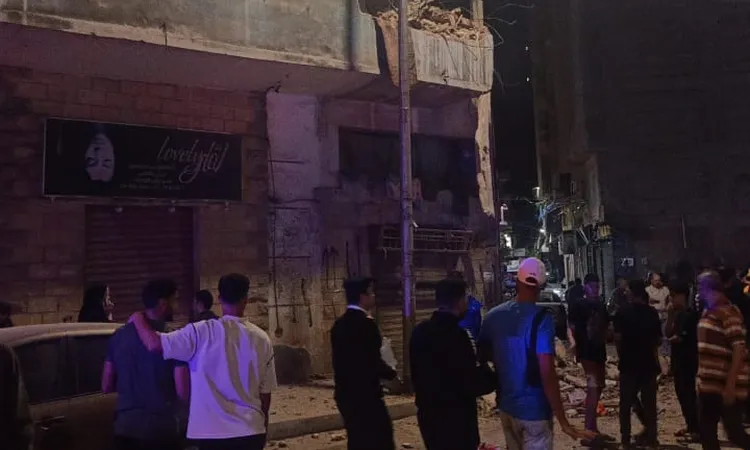 سقوط أجزاء من عقار بمنطقة سيدي بشر في الإسكندرية وتحطم سيارات