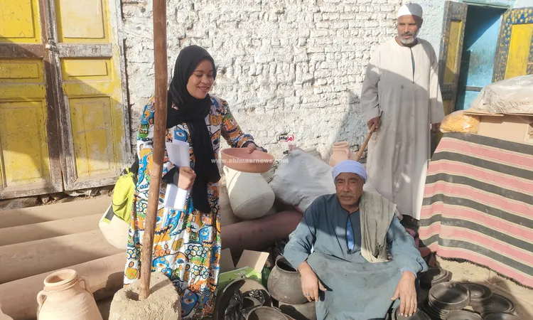 بين الطمي والسوق.. قصة صانع الأواني الفخارية الذي ورث الحرفة عن أجداده