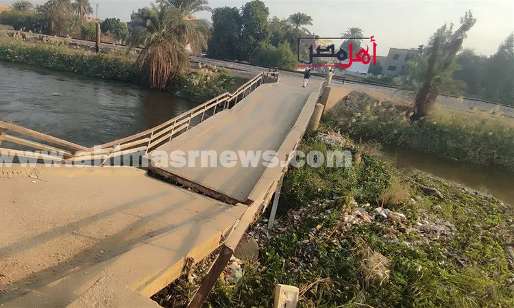 بدون إصابات.. انهيار كوبري مشاة على الترعة الإبراهيمية بطما بسوهاج