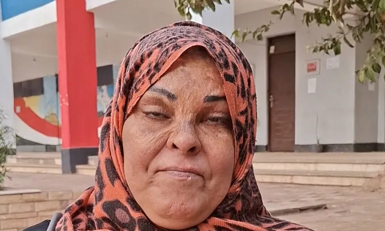 مواطنة تستغيث أمام اللجنة الانتخابية بالسيدة زينب: معايا شهادة مرض نفسي ومش لاقية شغل.. ونفسي أخد “تكافل وكرامة”