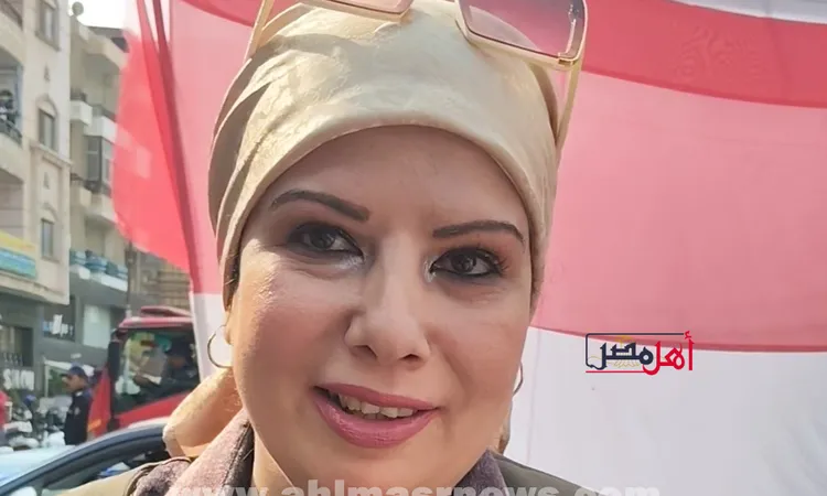 ناخبة أثناء التصويت بانتخابات النواب بالشرقية: دا حق البلد علينا