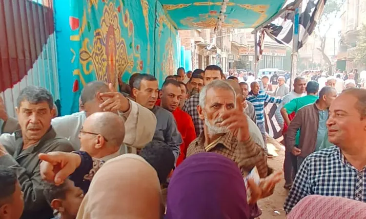 ضبط مندوب أحد المرشحين بالمحلة بحوزته مبالغ ماليه وبطاقات شخصية