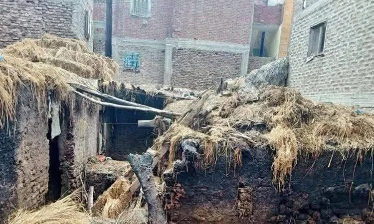 اندلاع حرائق مفاجئة وغامضة بعدة منازل بقرية في كفر الشيخ | صور