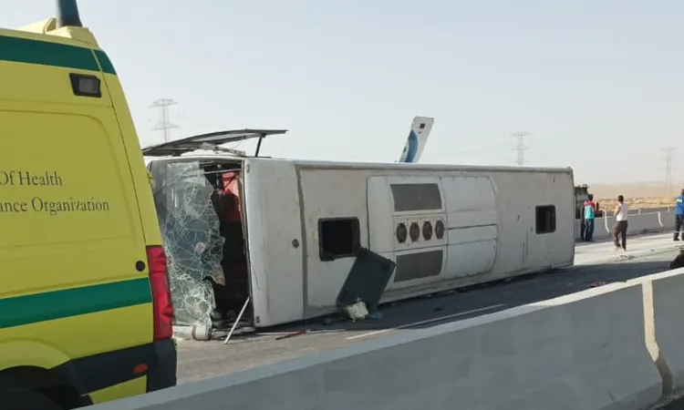 إصابة 22 شخصا إثر انقلاب أتوبيس على الطريق الصحراوي بإسنا جنوب الأقصر