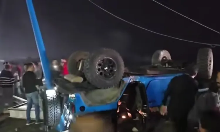 انقلاب سيارة على طريق الكورنيش في منطقة الشاطبي بالإسكندرية.. اخترقت الرصيف