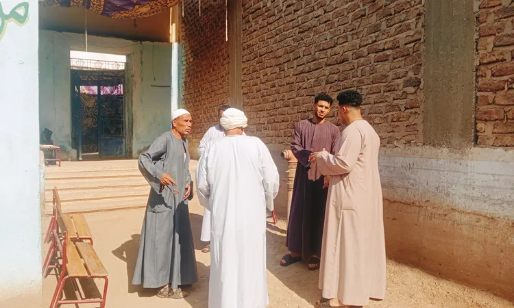 بدء توافد المواطنين على اللجان الانتخابية في قنا