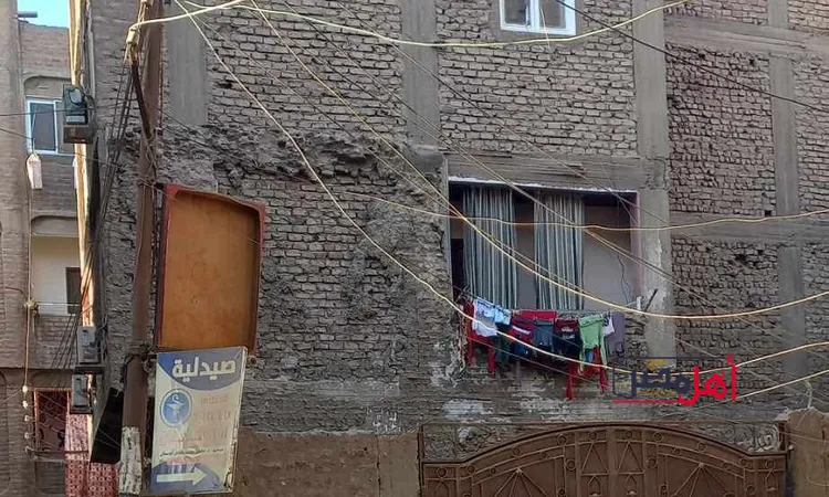 أعمدة كهرباء متهالكة وأسلاك مرتخية تهدد أرواح المواطنين في فرشوط