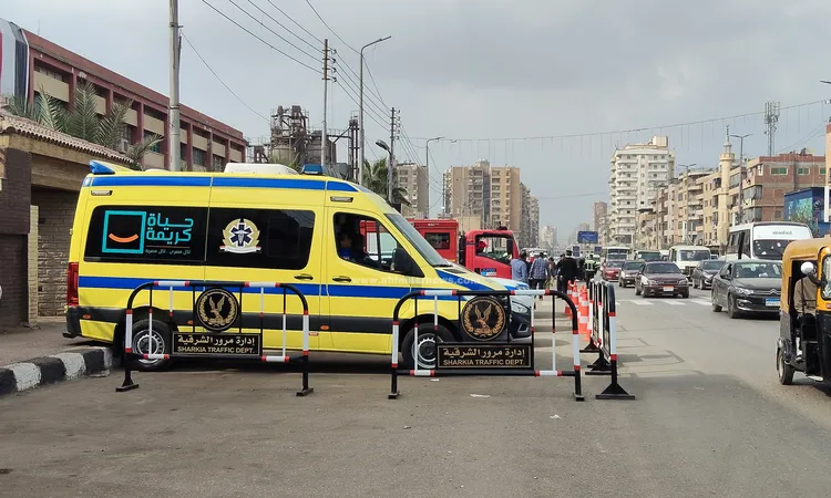 قفلوا عليها.. سقوط طفلة من الطابق الثاني في مدرسه بالمحلة