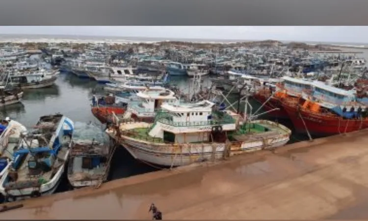 استمرار توقف حركة الملاحة البحرية بكفر الشيخ بسبب الطقس السيء