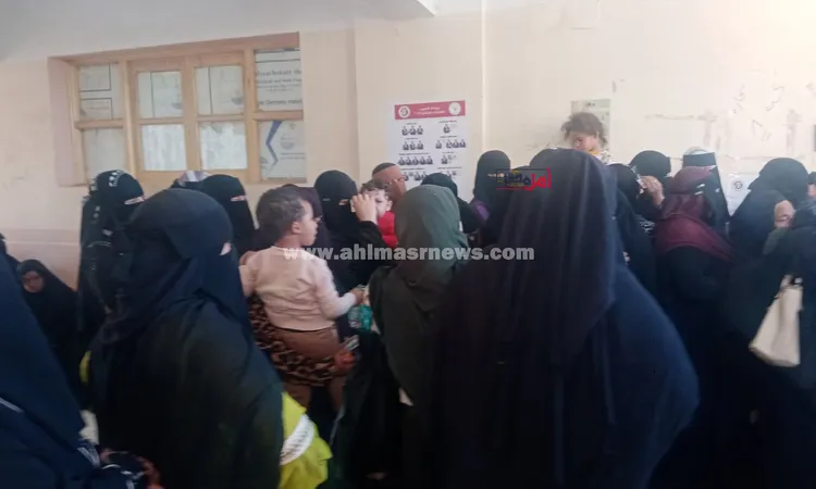 زحام وطوابير الناخبين أمام لجان العقارية في ثاني أيام انتخابات النواب بسوهاج