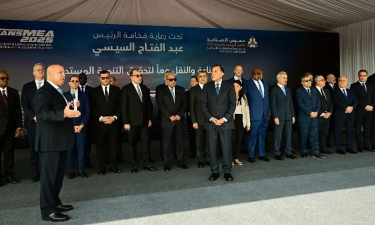 مدبولي يتفقد أول أتوبيس برمائي مصري الصنع لتعزيز النقل السياحي في مصر