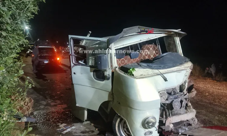 إصابة 7 أشخاص في تصادم بين سيارتين ميكروباص بكفر الشيخ|صور