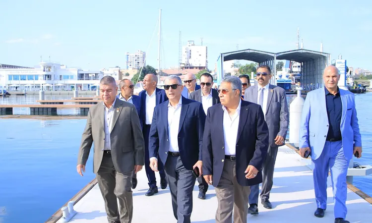 بحضور الفريق أسامة عسكر… رحلة بحرية لضيوف محافظة الإسماعيلية ضمن احتفالية “100 عام من الحرب إلى السلام”