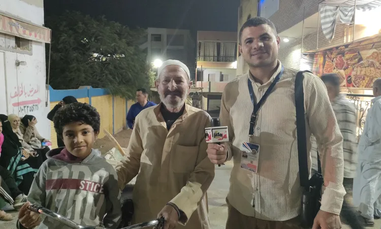 جاي على العجلة 11 كيلو عشان أختار اللي يمثلني.. مُسن خلال تصويته بانتخابات النواب بالإسماعيلية