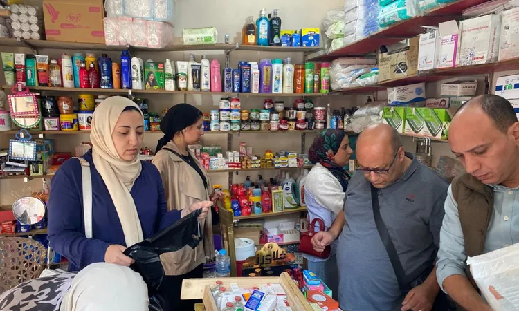 ضبط صيدليات تبيع أدوية مهربة ومخالفة للتأمين الصحي بالفيوم