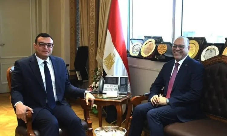 وزيرا الإسكان والعمل يناقشان تعزيز التنسيق المشترك ودعم الكوادر في المشروعات القومية