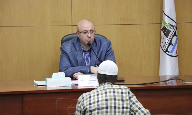والدها مصاب بسرطان اللسان.. «محافظ بنى سويف» يوجه بتجهيز فتاة من الأولى بالرعاية خلال اللقاء المفتوح للمواطنين