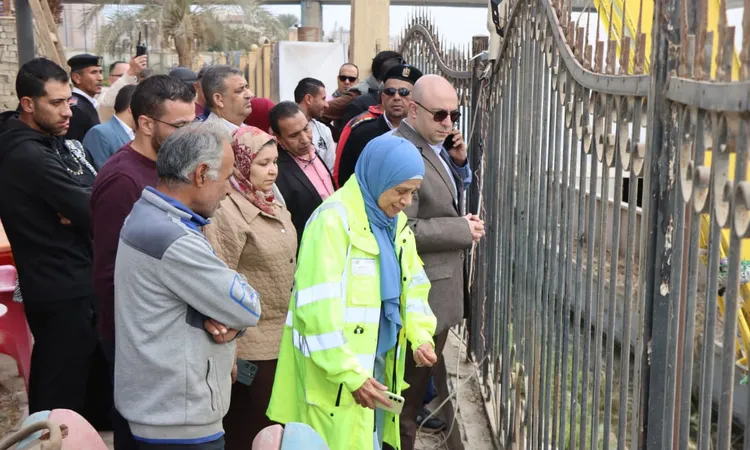 بسبب بقعة زيت.. محافظ بني سويف يتابع الإجراءات لتشغيل محطات مياه للشرب