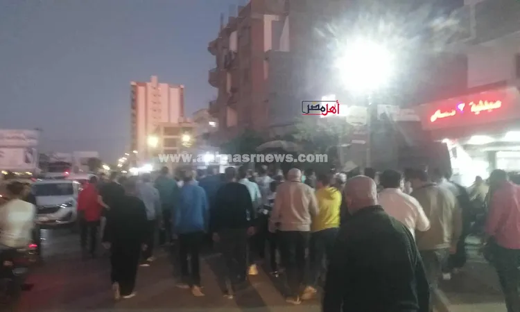 أهالي فوه يشيعون بالدموع جثمان معلم أحد ضحايا حادث تصادم كفر الشيخ|صور