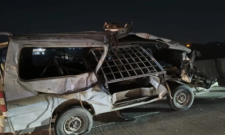 وفاة شخصين وإصابة 11 آخرين في انقلاب ميكروباص بالمنوفية