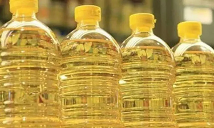 بعد إضافة زجاجات جديدة.. التموين تحدد عدد عبوات الزيت لكل بطاقة تموينية