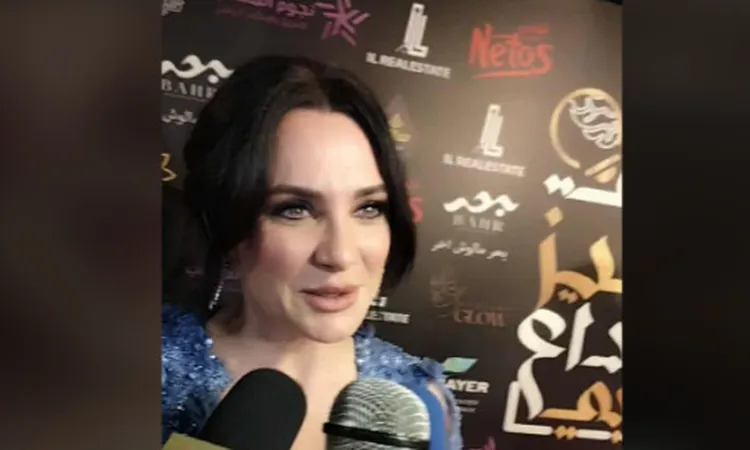 سلاف فواخرجي تنهال سعادة بعد تكريمها بـ”ملتقى التميز والإبداع”: أهدي الجائزة لكل من أحبّني