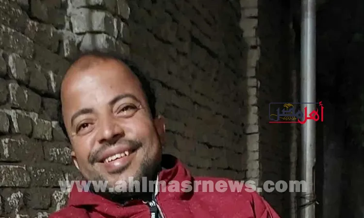 “لو أخدتهم هصرفهم على العلاج”.. موظف يعيد مبلغ عثر عليه بأحد شوارع قنا