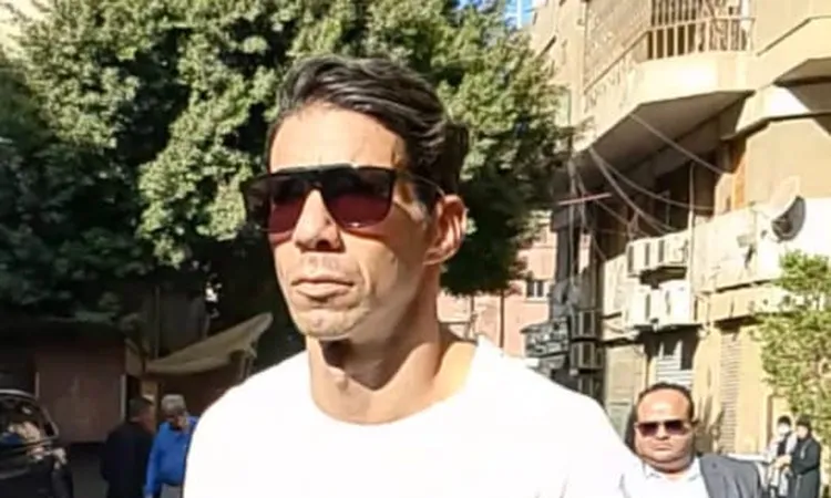 شريف إكرامي يصل محكمة جنايات الجيزة لحضور جلسة محاكمة رمضان صبحي في اتهامه بالتزوير