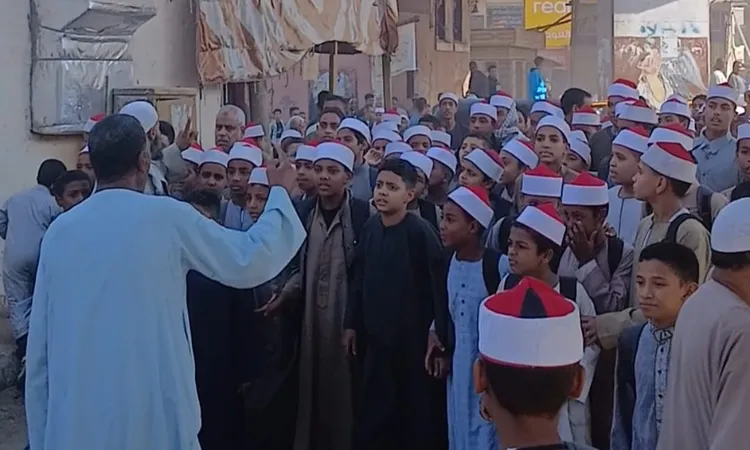 وفاء تلاميذ لأستاذهم.. تشييع مهيب لمعلم القرآن الكريم بالأزهر في قنا