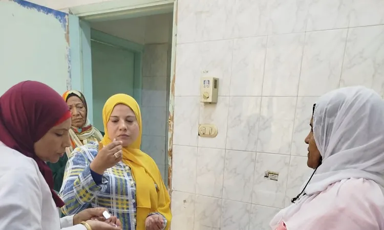 إحالة عدد من العاملين للتحقيق.. خلال جولةمفاجئة لمديرة إدارة قنا الصحية لمتابعة أداء وحدات الرعاية الأولية