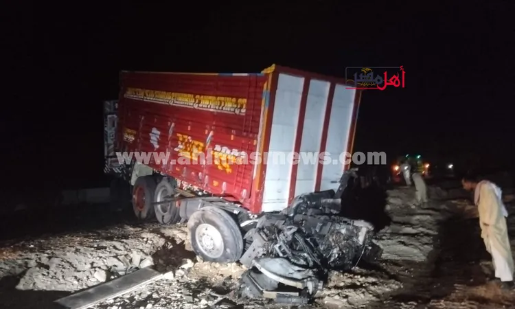السيارة أصبحت صفيح.. مصرع شخصين وإصابة آخر اثر تصادم تريلا مع ربع نقل بقنا