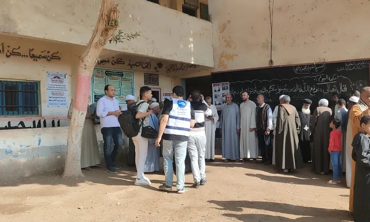 ماراثون التصويت يبدأ.. طوابير الناخبين تزين شوارع قنا”